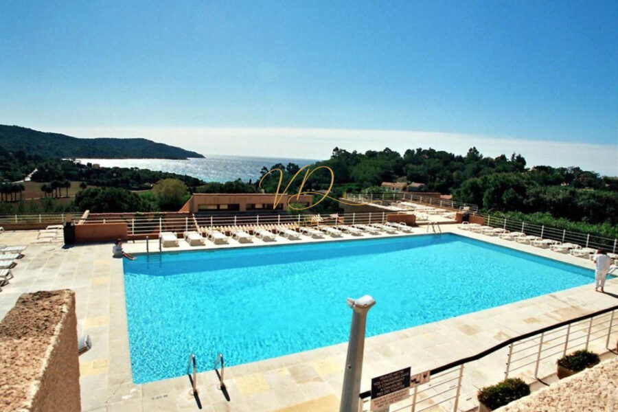 Appartement à vendre à La croix-valmer — Vue mer — photo 1