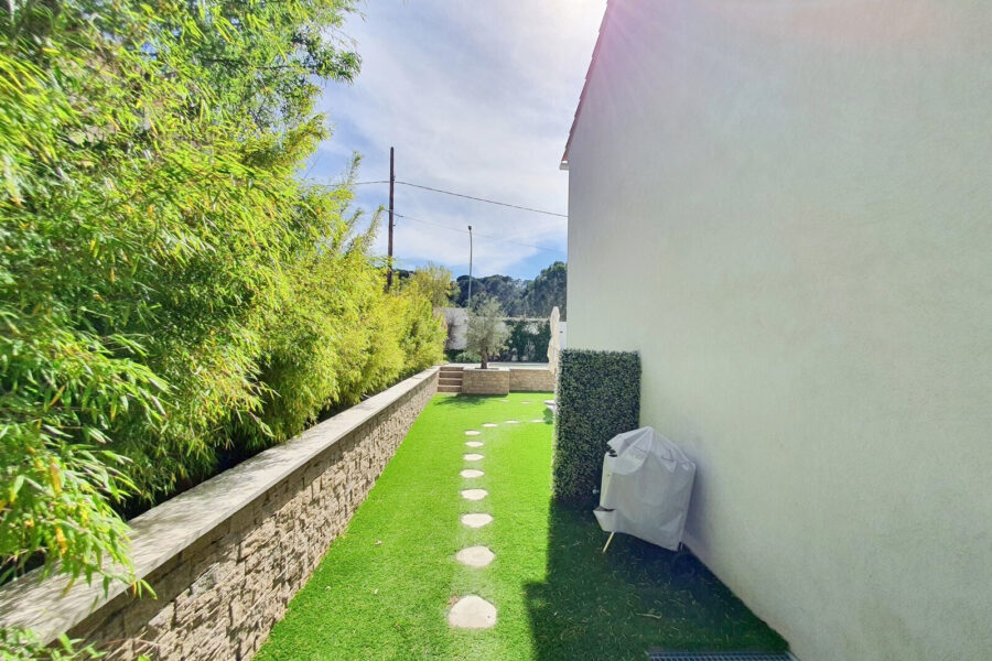 Maison à vendre à Roquebrune-sur-argens — Vue vignes — photo 8