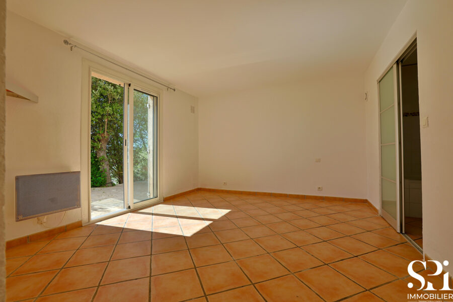 Maison à vendre à Pierrefeu-du-var — Vue sur la ville — photo 11