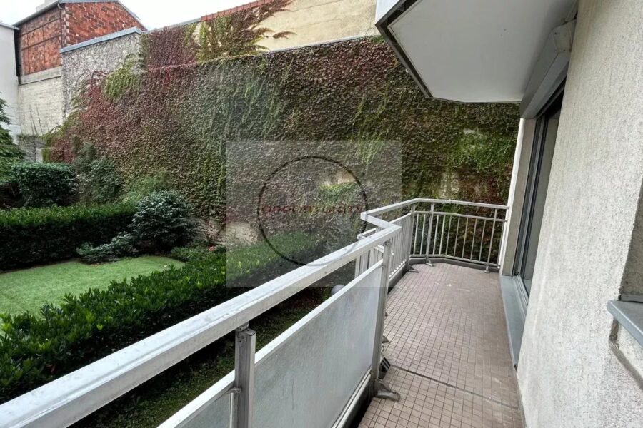 Appartement à vendre à Paris 20ème — Vue parc & jardin — photo 1