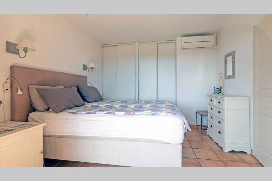 Maison à vendre à La garde-freinet — Vue montagne — photo 23