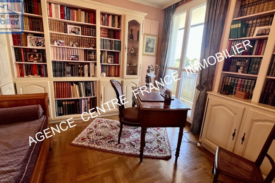 Appartement à vendre à Bourges — Vue sur la ville — photo 7