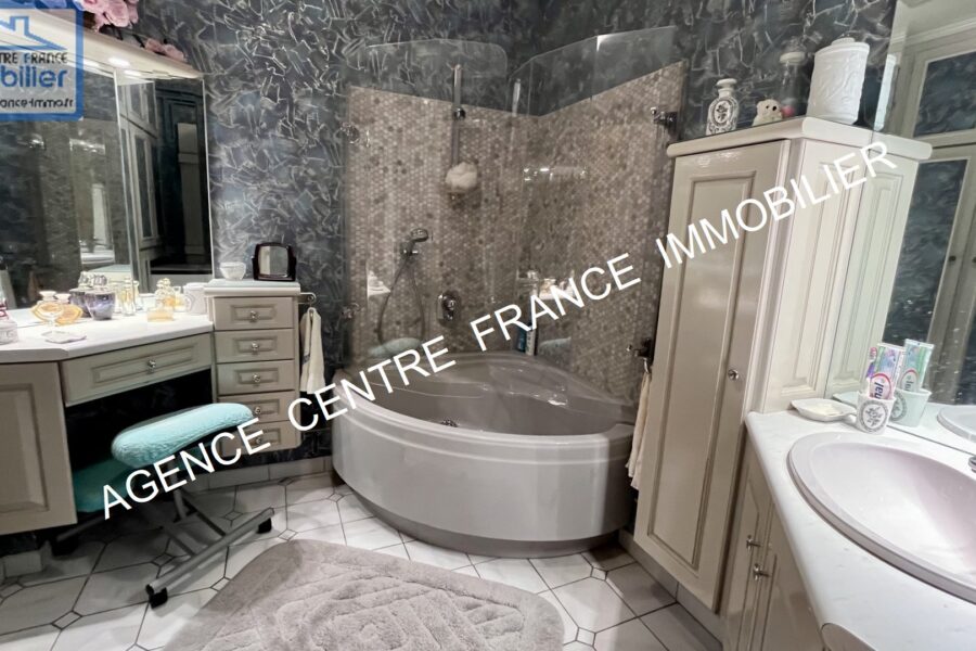 Appartement à vendre à Bourges — Vue sur la ville — photo 9