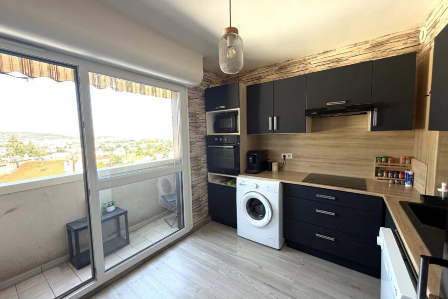 Appartement à vendre à Saint-Étienne — Vue sur la ville — photo 1