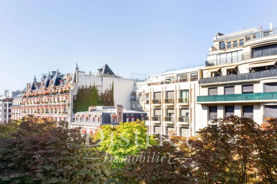 Appartement à vendre à Paris 8ème — Vue sur la ville — photo 2