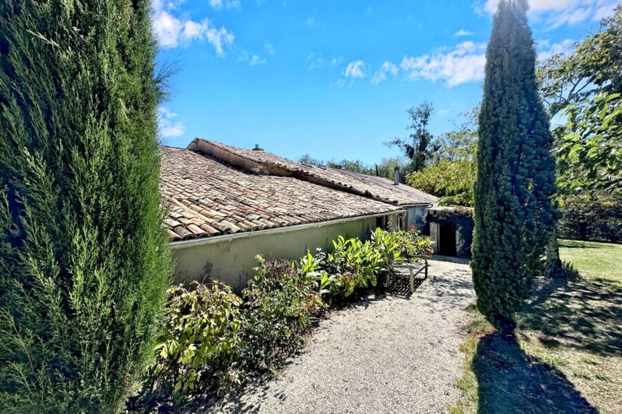 Maison à vendre à Saint-dizant-du-gua — Vue parc & jardin — photo 8
