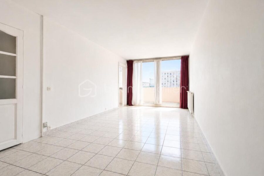 Appartement à vendre à Bobigny — Vue sur la ville — photo 2
