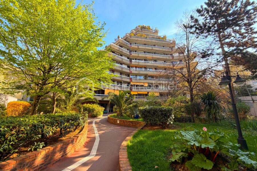 Appartement à vendre à Paris 15e arrondissement — Vue sur la ville — photo 3