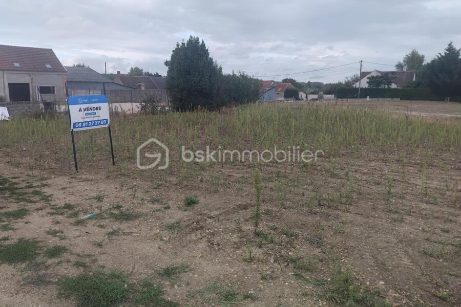 Terrain à vendre à Clery saint andre — Vue dégagée — photo 1