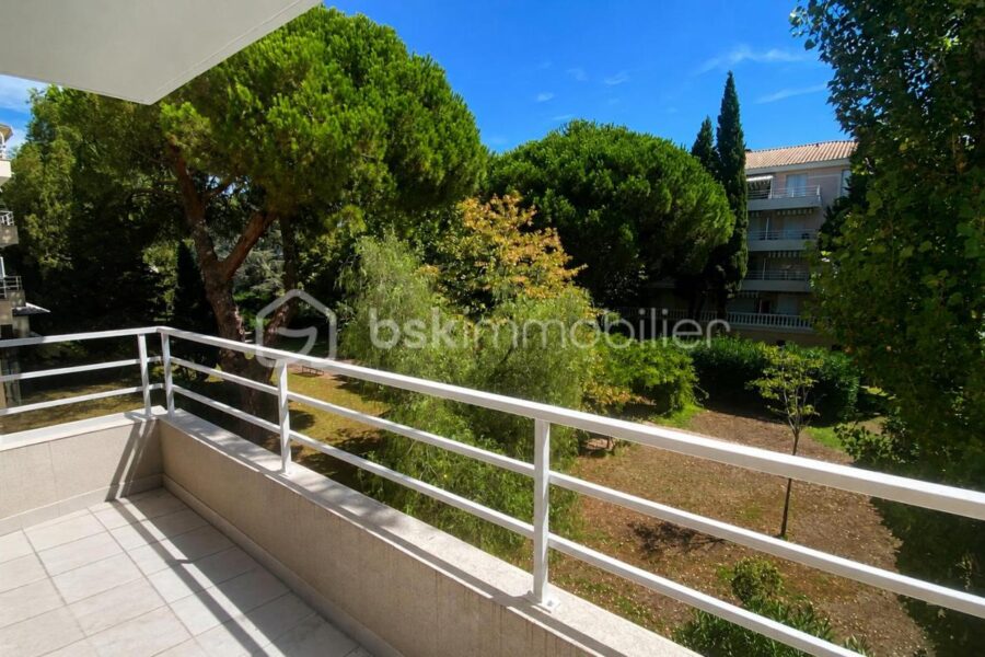 Appartement à vendre à Frejus — Vue parc & jardin — photo 1