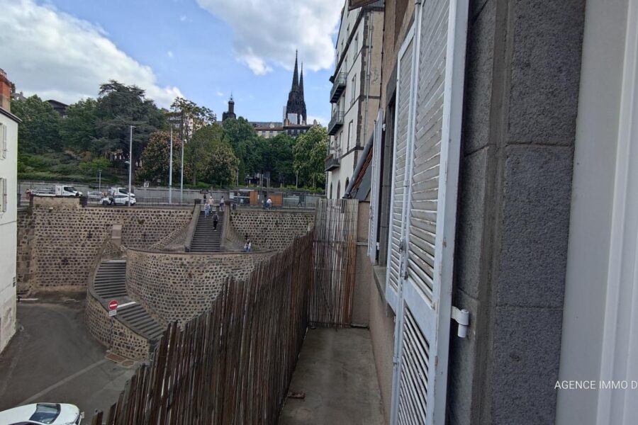 Appartement à louer à Clermont ferrand — Vue sur la ville — photo 1