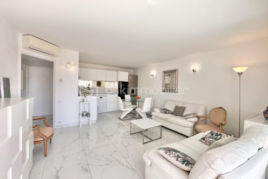Appartement à vendre à Golfe juan — Vue mer — photo 2