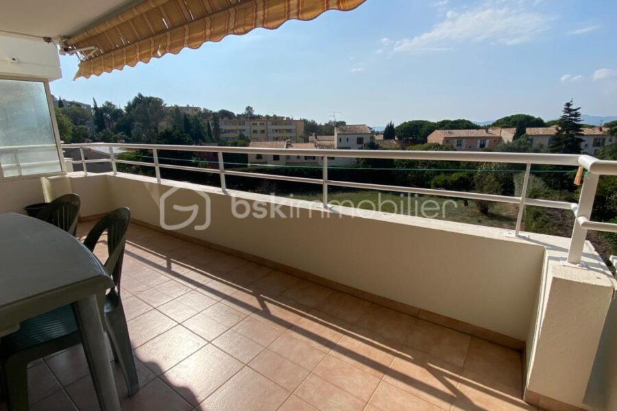 Appartement à vendre à Saint raphael — Vue sur la ville — photo 1