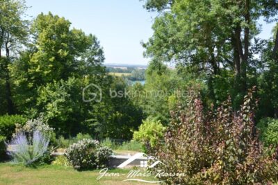 Maison à vendre à Conde sainte libiaire