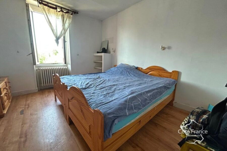Maison à vendre à Laroche saint cydroine — Vue lac — photo 10
