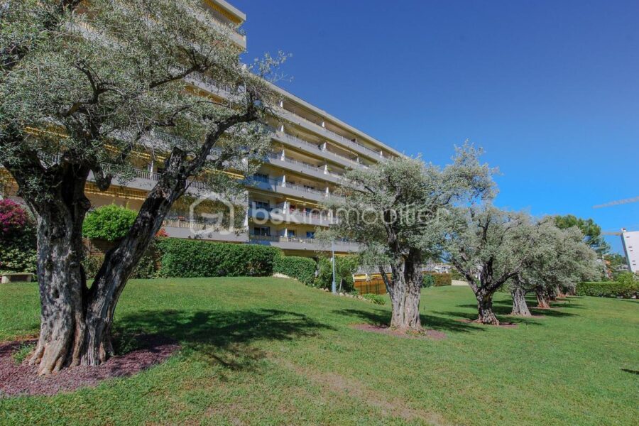 Appartement à vendre à Antibes — Vue parc & jardin — photo 10