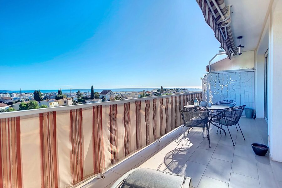 Appartement à louer à Saint-laurent-du-var — Vue mer — photo 1