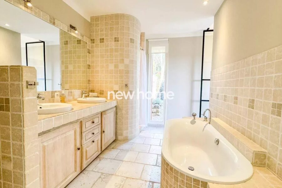Maison à vendre à Lorgues — Vue montagne — photo 23