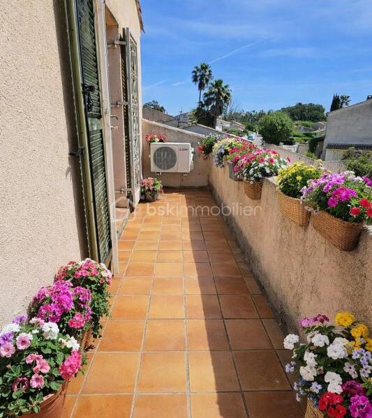 Maison à vendre à Fréjus — Vue sur la ville — photo 1