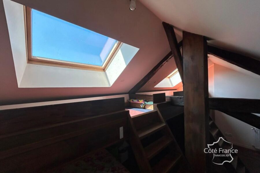 Maison à vendre à Laroche saint cydroine — Vue lac — photo 13