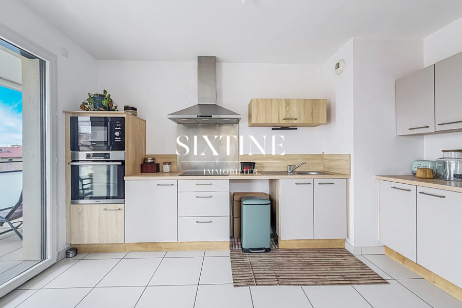 Appartement à vendre à Bourgoin-jallieu — Vue sur la ville — photo 4