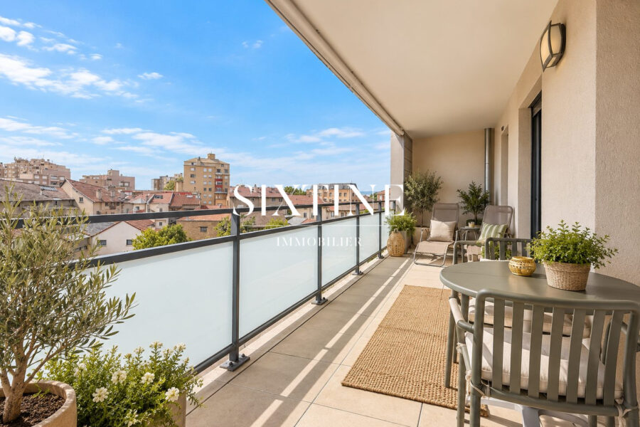 Appartement à vendre à Bourgoin-jallieu — Vue sur la ville — photo 2