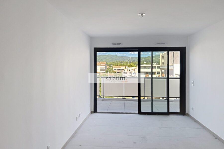 Appartement à vendre à La ciotat — Vue montagne — photo 3