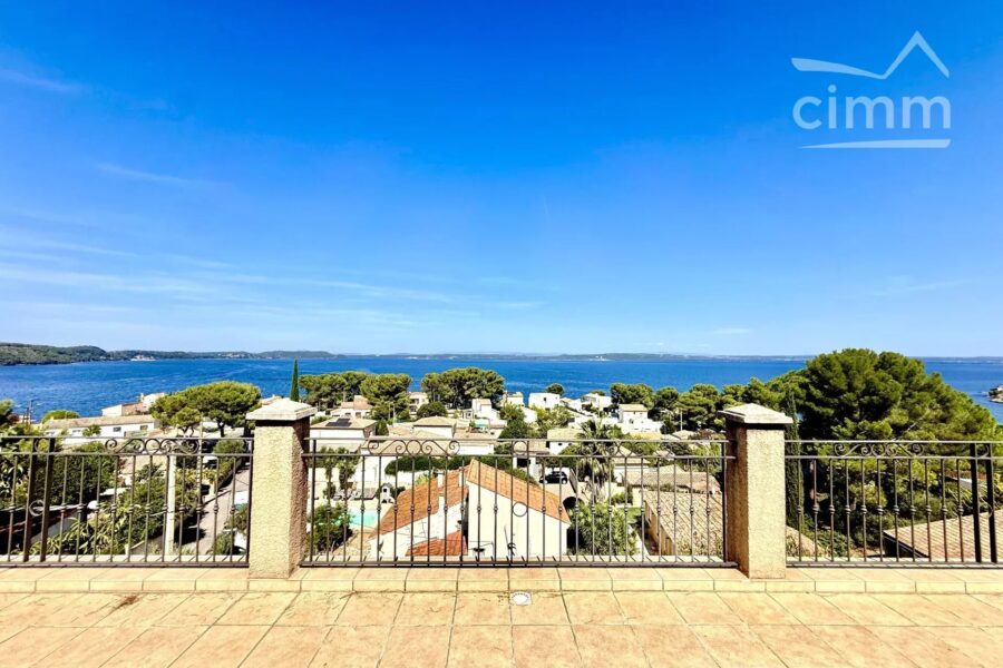 Maison à vendre à Saint-mitre-les-remparts — Vue mer — photo 1