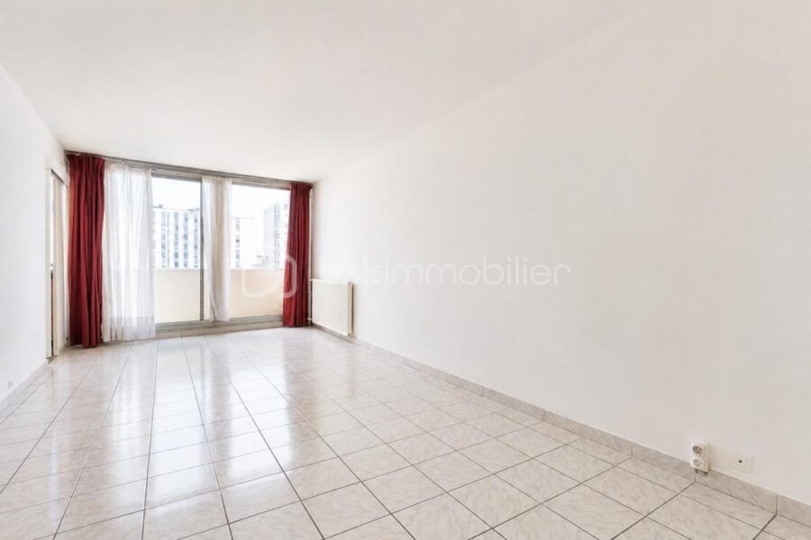 Appartement à vendre à Bobigny — Vue sur la ville — photo 3