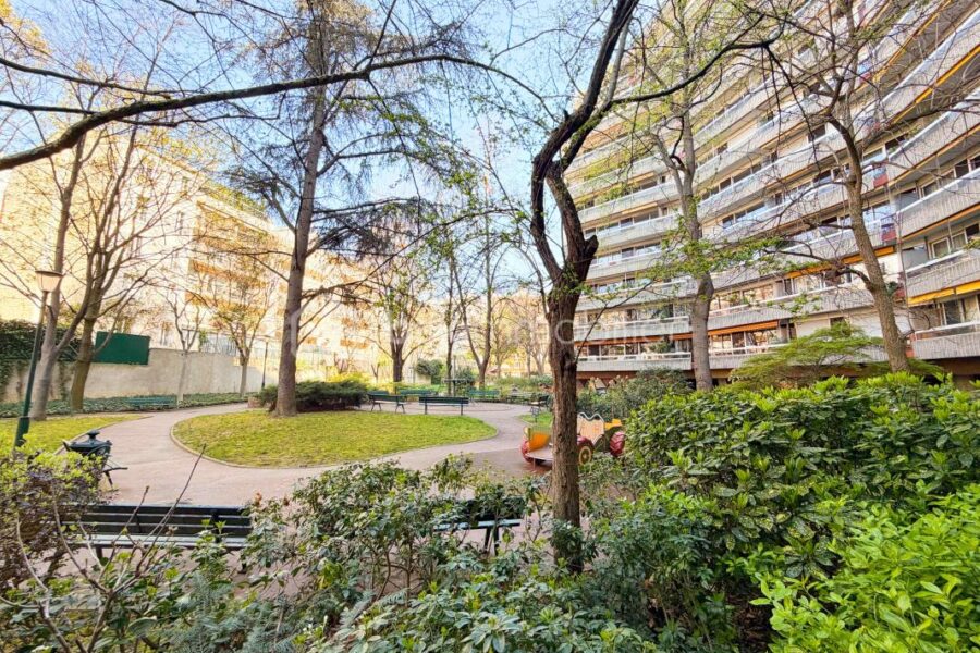 Appartement à vendre à Paris 15e arrondissement — Vue sur la ville — photo 4
