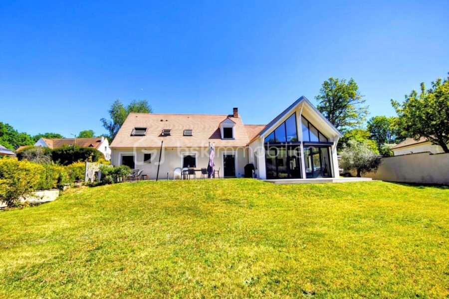 Maison à vendre à Jouars pontchartrain — Vue parc & jardin — photo 2