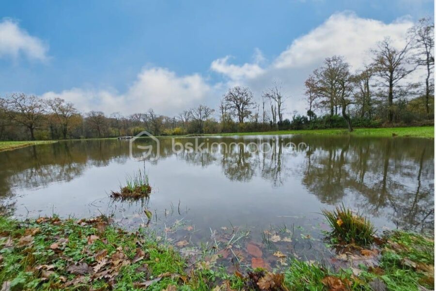 Terrain à vendre à Montsurs — Vue lac — photo 1