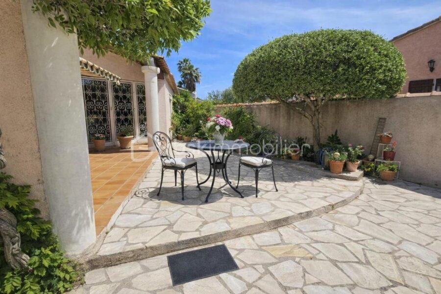 Maison à vendre à Fréjus — Vue sur la ville — photo 3