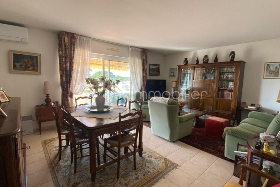 Appartement à vendre à Saint raphael — Vue sur la ville — photo 2