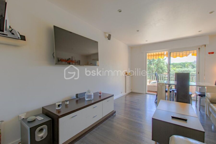 Appartement à vendre à Antibes — Vue parc & jardin — photo 2