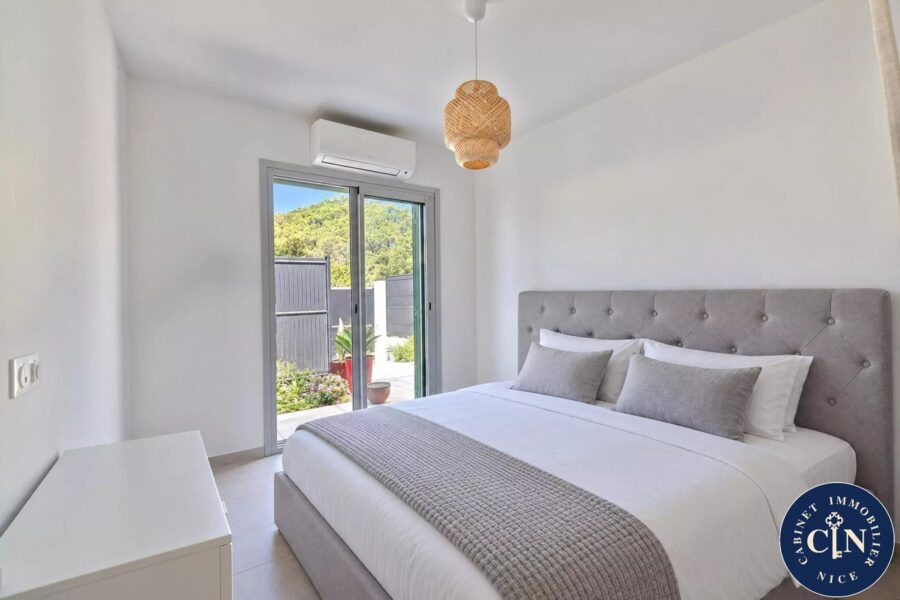Maison à vendre à Saint-andré-de-la-roche — Vue montagne — photo 1