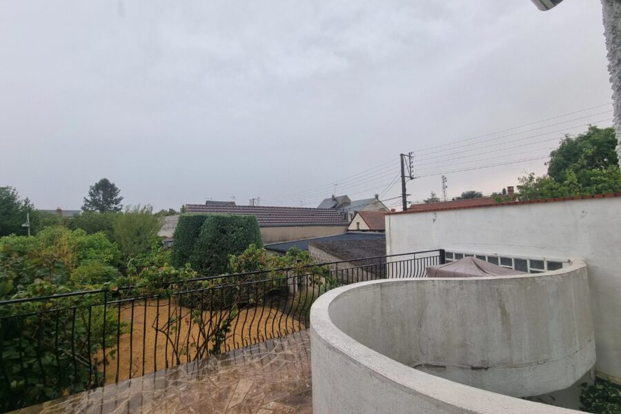 Maison à vendre à Orléans — Vue sur la ville — photo 1