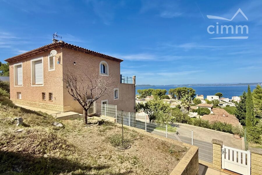 Maison à vendre à Saint-mitre-les-remparts — Vue mer — photo 2