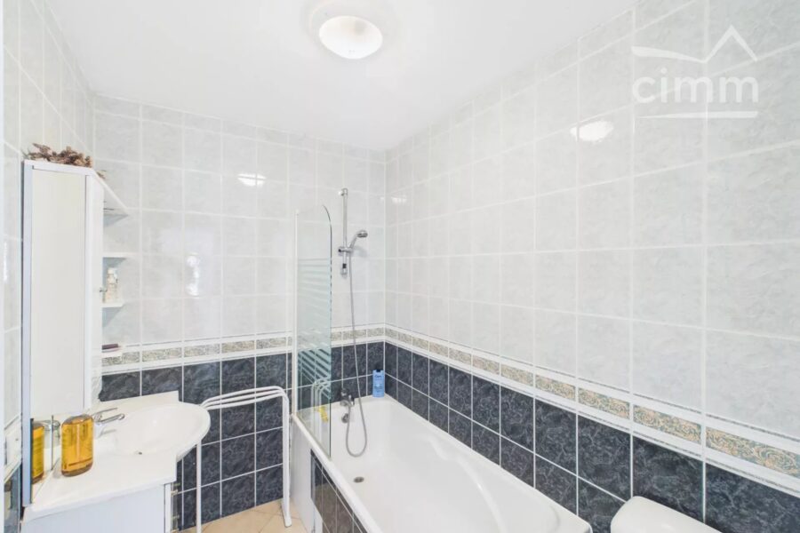 Maison à vendre à Lagorce — Vue montagne — photo 10