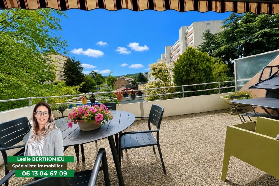 Appartement à vendre à Saint-Étienne — Vue sur la ville — photo 1