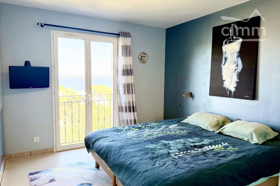 Maison à vendre à Saint-mitre-les-remparts — Vue mer — photo 11