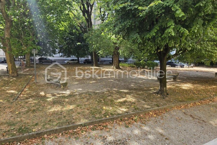 Appartement à vendre à Grenoble — Vue parc & jardin — photo 1