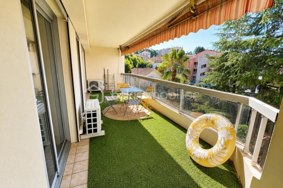 Appartement à louer à Cannes — Vue parc & jardin — photo 1