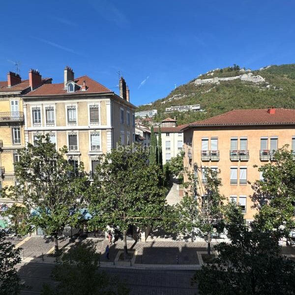 Appartement à vendre à Grenoble — Vue sur la ville — photo 3