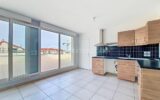 Appartement à vendre à Vénissieux — Vue sur la ville — photo 3