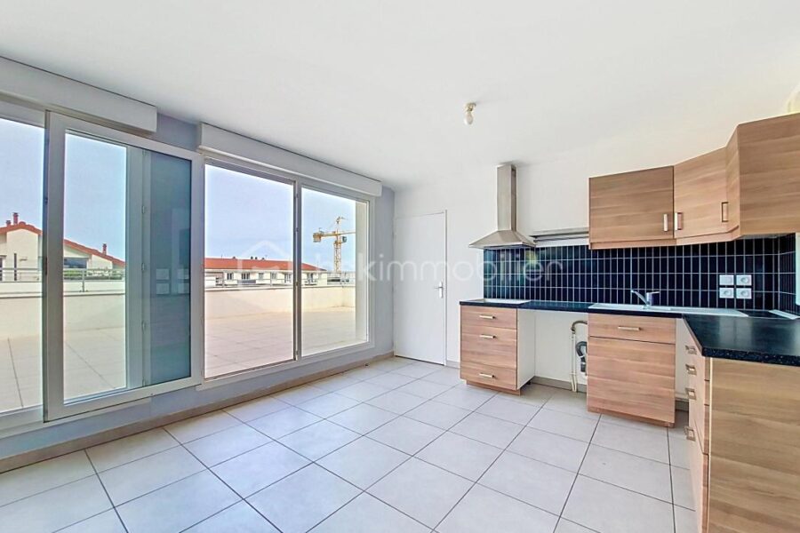 Appartement à vendre à Vénissieux — Vue sur la ville — photo 3