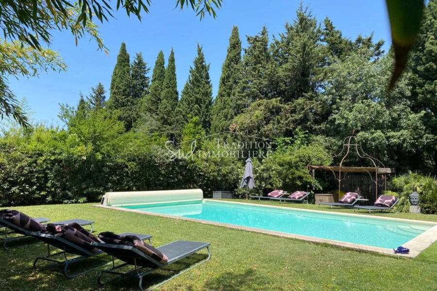 Maison à vendre à Saint-rémy-de-provence — Vue parc & jardin — photo 2