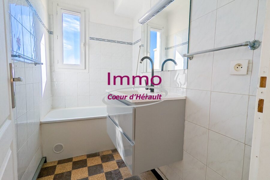 Appartement à louer à Clermont l&rsquo;herault — Vue sur la ville — photo 5