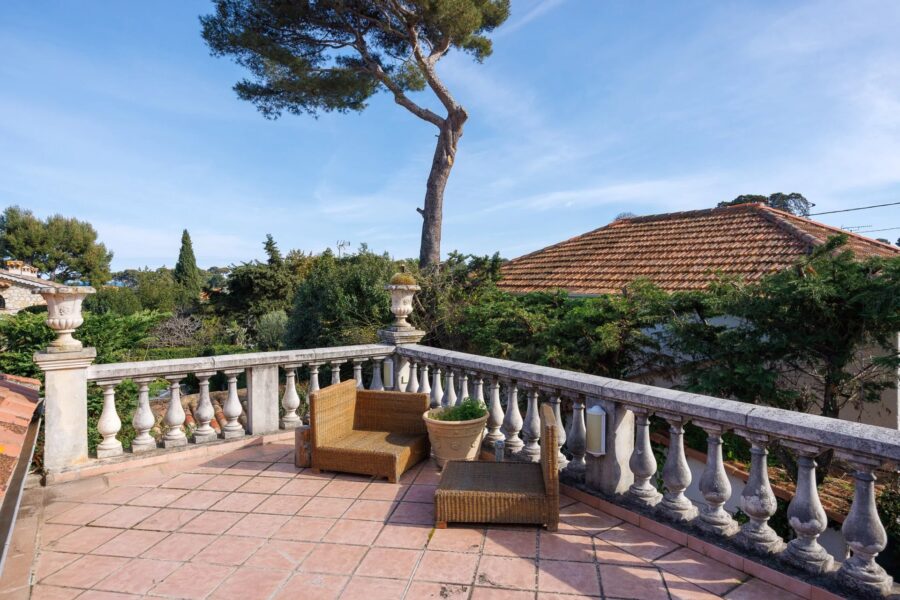 Maison à vendre à Antibes — Vue parc & jardin — photo 1