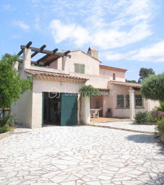 Maison à vendre à Fréjus — Vue sur la ville — photo 5